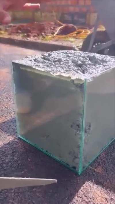 Harnessing vibrations to enhance the homogeneity of concrete