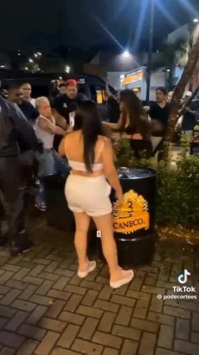 Um homem com uma tatuagem NAZISTA deu uma cabeçada no MC Daniel