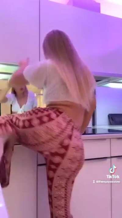 Jiggly Goodness 16 🤤😍🏦🍑