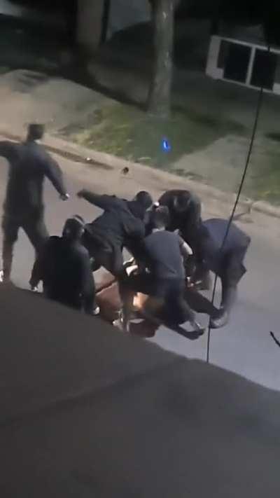 Merlo: Circulaba desnudo y lo redujeron entre varios policÃ­as