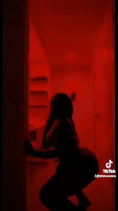 nah bru she trying way too hard 😂