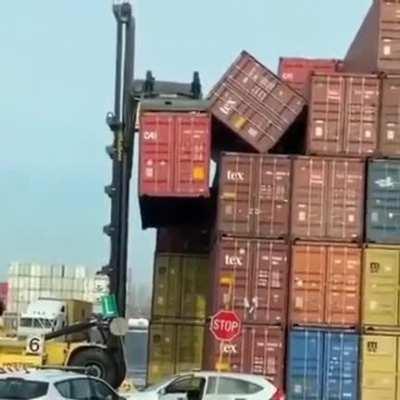 Shipping container tightrope