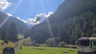 Same day, same Bell 205 A1 but this time landing to refuel