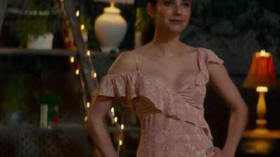 Emma Roberts wants to be shared by two buds today ;)