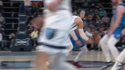 [Highlight] Kyrie Irving with an absolutely disgusting layup vs the Grizzlies