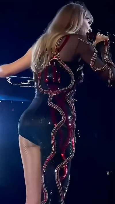 Taylor Swift booty