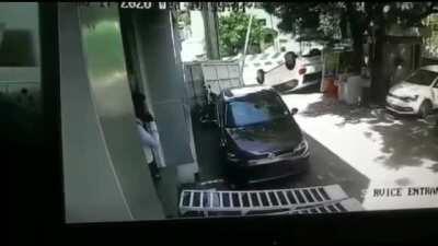 Guy took new Polo and 5 seconds later 