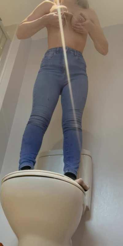 Oh hey down there, just lay down and enjoy the rain 🌧