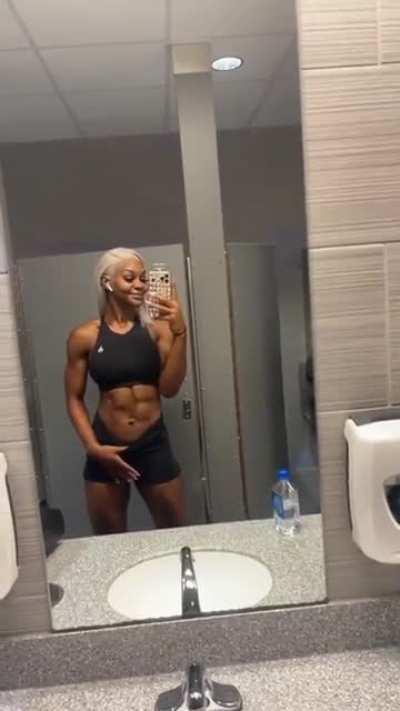 LOOKING FINE AS HELL 💖