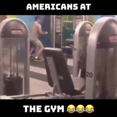 Dumb American 🤣🤣🤣 Smart and strong Saudi 💪🏽💪🏽💪🏽😎😎😎