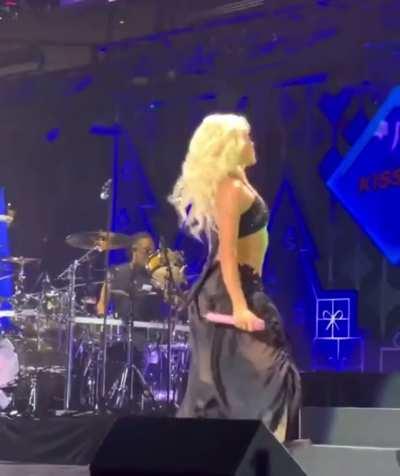 Doja Cat twerking n getting hyped