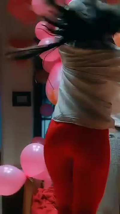 Urmila Kanetkar 🥵😈