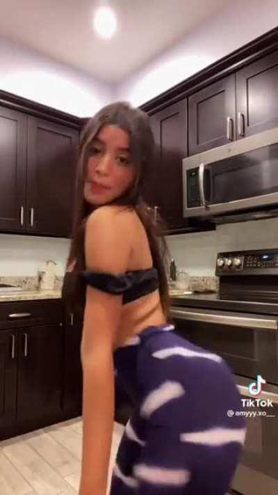 She definitely wifey material. Typa girl you can’t even be mad at if she cheated gotta suck it up and go wreck the 🐱