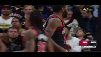 [Highlight] Pat Williams with a nasty cross on Scottie Barnes into a hopstep and thunderous dunk