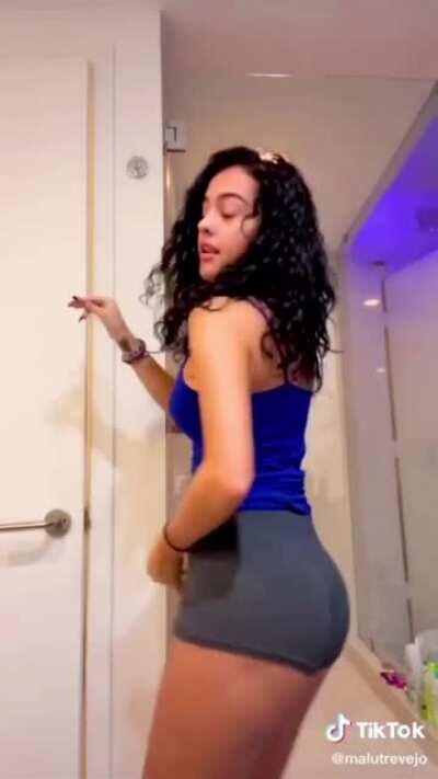 Malu’s New Ass - slow motion edit
