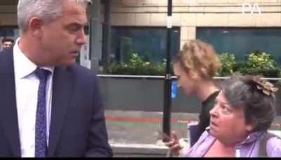 Passerby confronts health secretary over the ambulance wait times