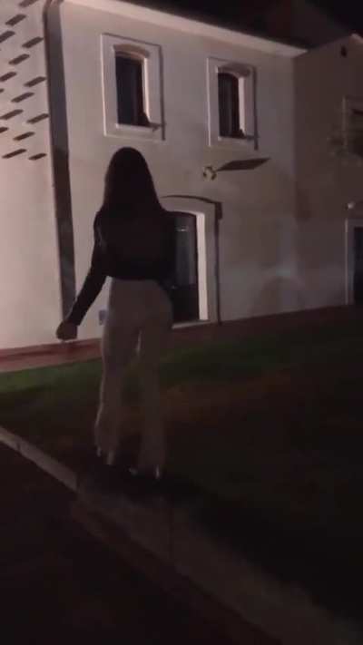 Giulia sexy walking