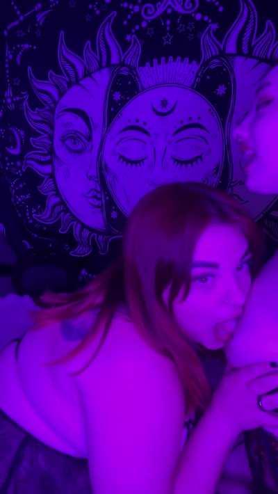 her pierced nipples taste like car keys👅👅👅