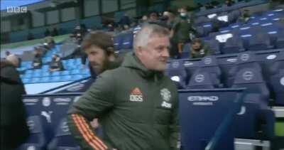 The change in Ole's expression after fist bumping Pep before the match