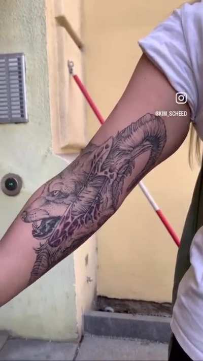 Question: What style of tattoo is this called im trying to get smth similiar