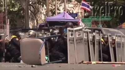 Never break the phalanx