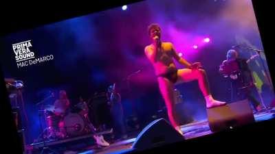 Mac Demarco breaks his ankles and fucking dies