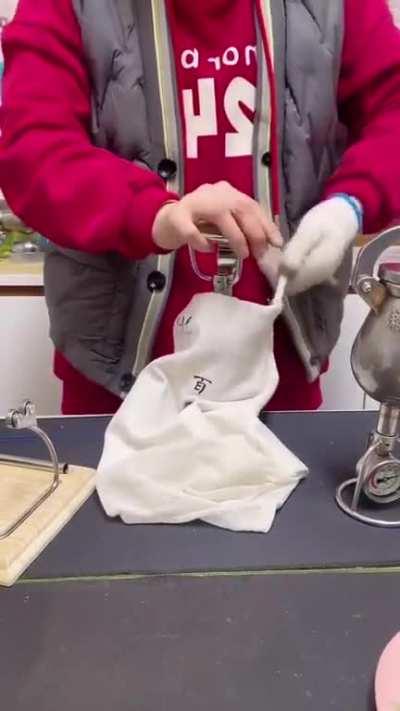 Traditional chinese popcorn machine