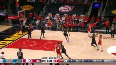 [Highlight] Trae Young hits the deep three to take the lead