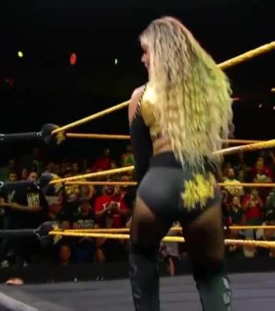 Taynara Conti