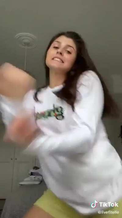 Livefitelleedwards - Video #0207