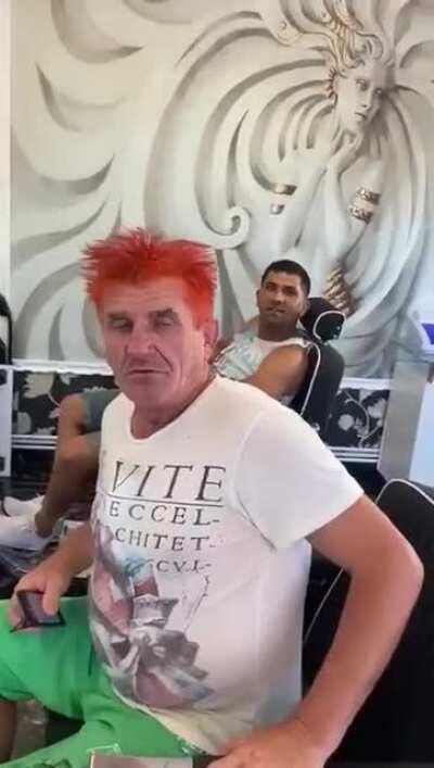 Noul trend, părul să se potriveasca cu culoarea ochilor.