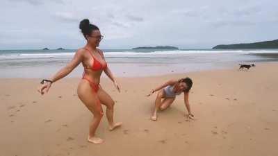 Yassi Pressman & Issa Pressman