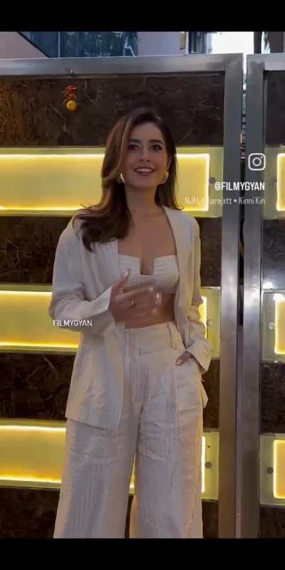 Hottie in white 🐻‍❄️🤍