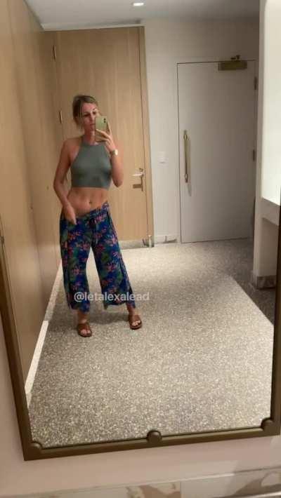 Wanted to show off my tits and abs in my brunch outfit :)