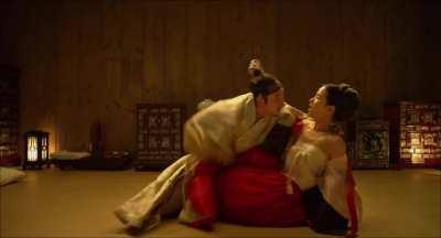 Yeo Jeong Cho - The Concubine (2012)
