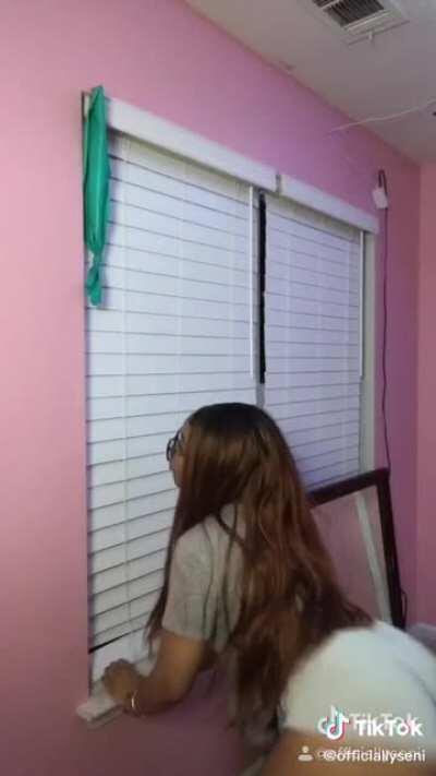 She might as well be selling the sex tape too how y’all nigaz movin