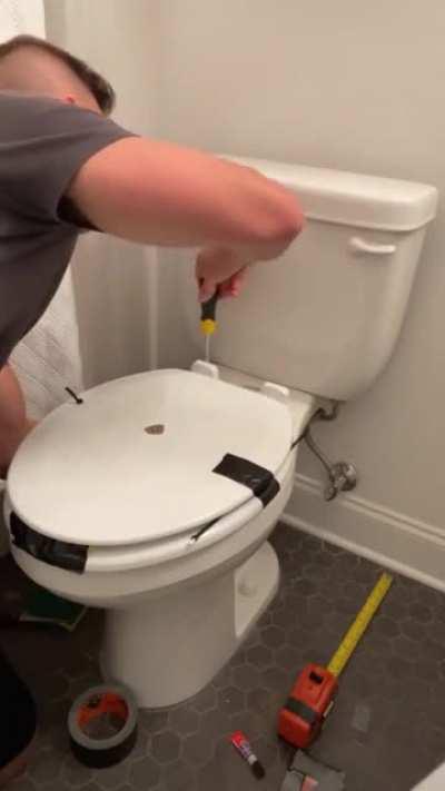 How to properly fix your toilet seat