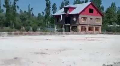 Indian Central Reserve Police Force fires Thermobaric shoulder mounted weapon towards Militants/Terrorists after he killed the hostage in Kashmir.