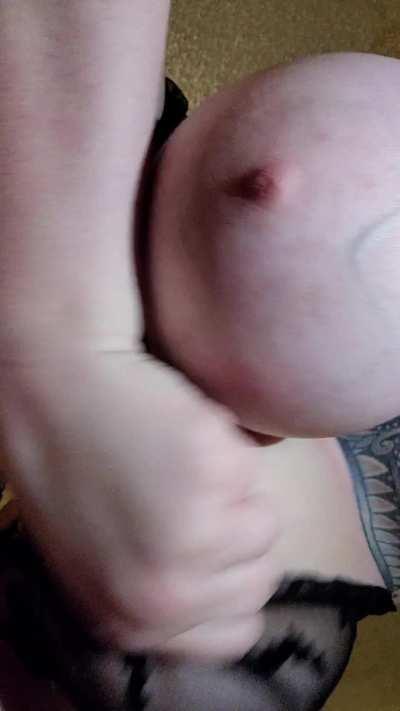 Dropping my titties for the 800 online