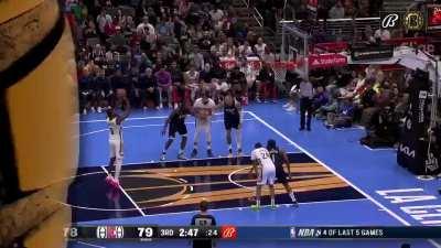 [Highlight] Clippers floor-sweeper has to run for his life as he sees Terance Mann about to yam it down on the fast break