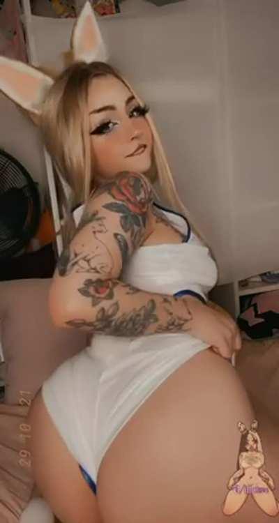 Lola shaking her booty [f]