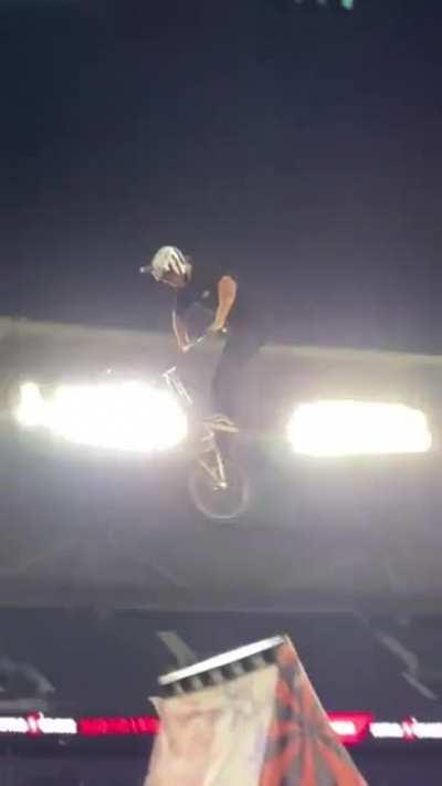 That amazing stunt of this dude made everyone surprised.