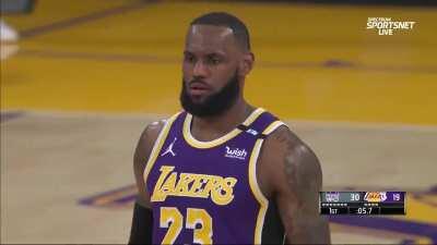 [Highlight] LeBron's first made field goal after returning from injury