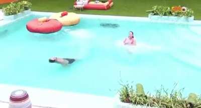 Essa q entrou tomou o lugar de mais gostosa de todas fácil até da jade ela ganha