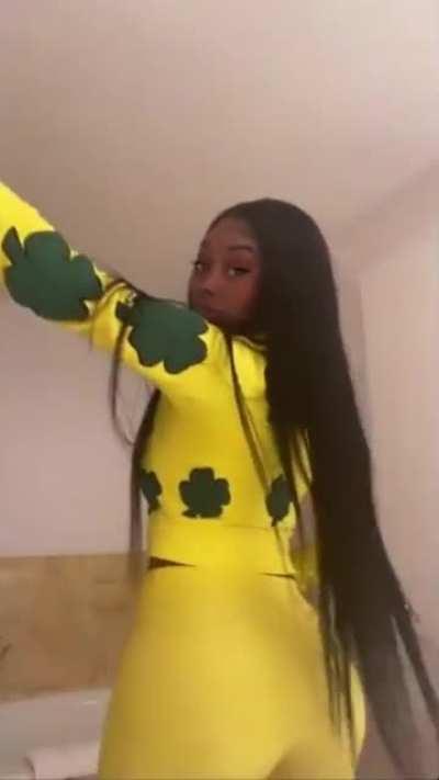 iG Live Twerk Today 🍑💛