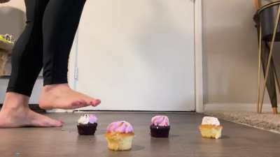 You wish you were these cupcakes 🧁 👣