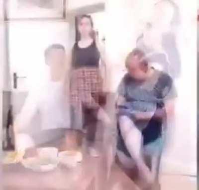 Эта ча ча ча больше на кунг фу похожа