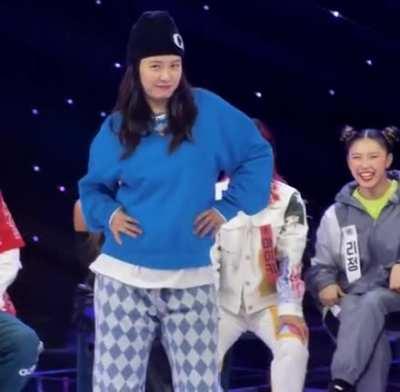 Jihyo dancing [sound 🔊]