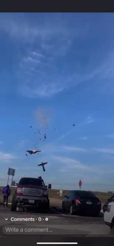 B-17 in flight crash at Wings Over Dallas Airshow