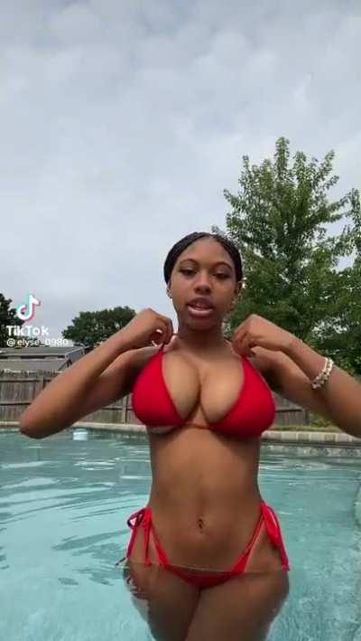 Huge tits elyse_0980